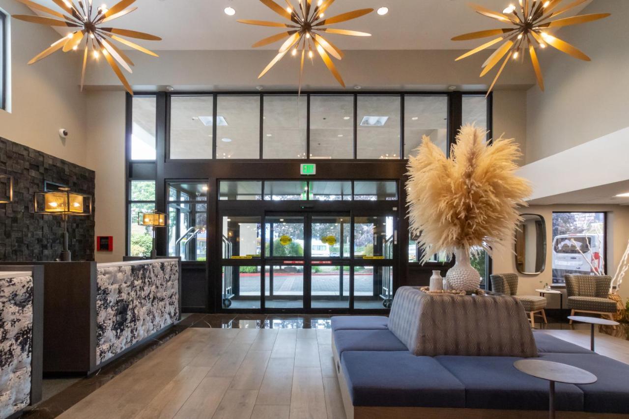 Oxford Suites Portland - Jantzen Beach Exterior foto
